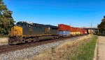 CSX 3307 leads M369.